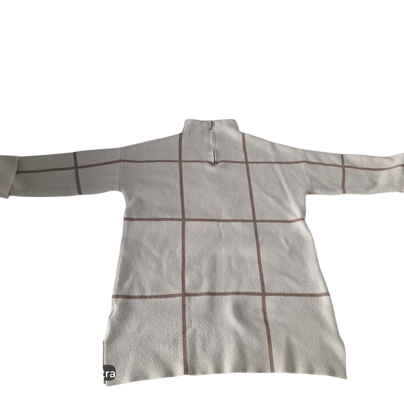 Christian Siriano Cream and Beige Mock Neck Sweater Size Small. - Picture 2 of 8